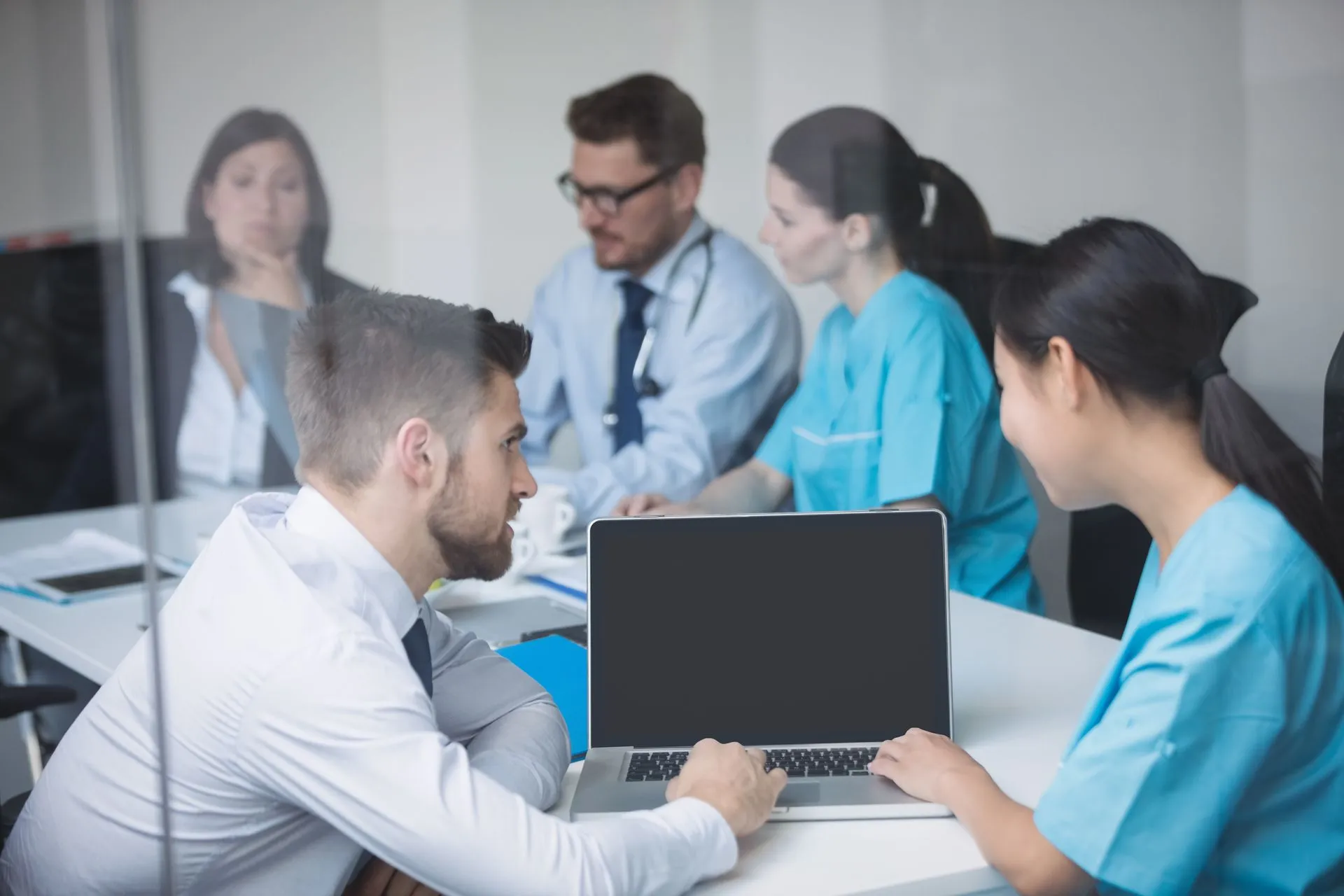 Crea tu propio Camino: Administración en Salud y universidades como la ECR, transforma tu carrera profesional. 3 administración en salud