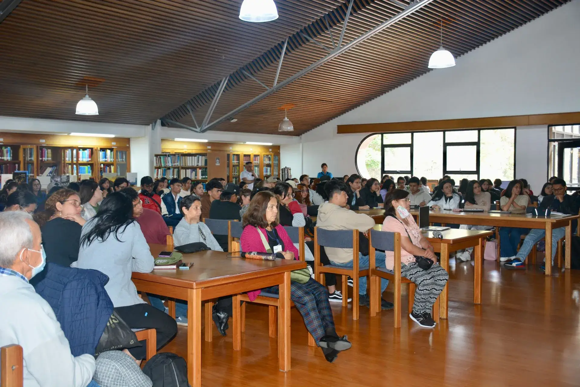 Internacionalización en casa: Conexiones globales desde la ECR 3 Internacionalización en la ECR
