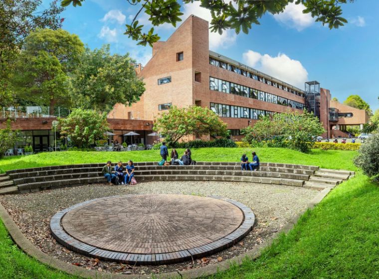 Enmascarar grupo 702