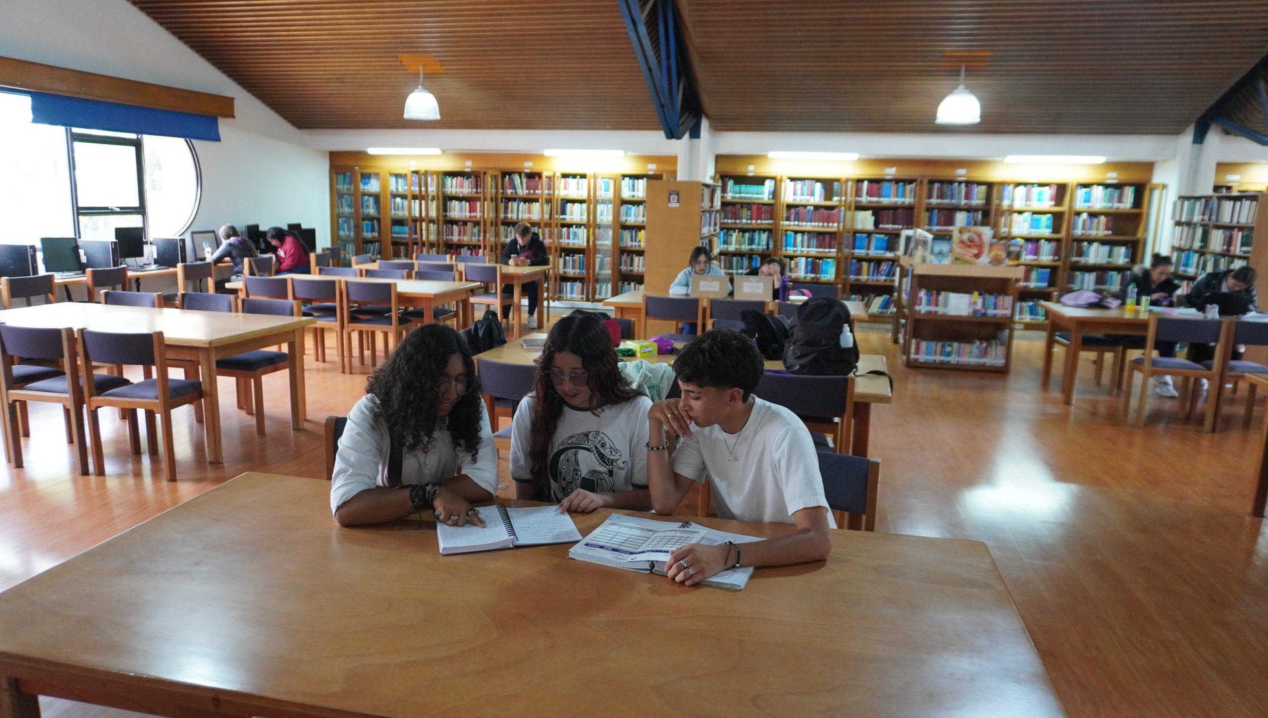 ECR renueva sus recursos electrónicos y biblioteca digital para fortalecer la investigación y la formación académica