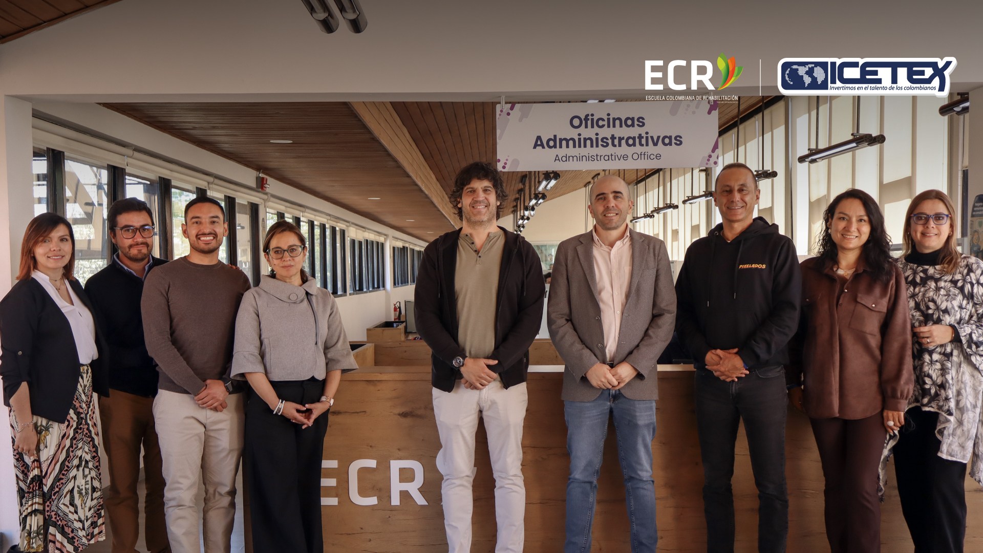 David Mazoteras junto a directivos de la ECR en las oficinas administrativas de la institución